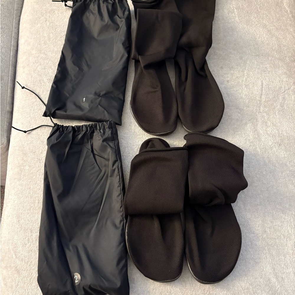 YEEZY PODS SIZE 2